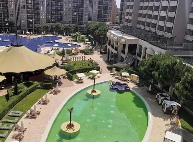 Reina Barcelo Апартамент *