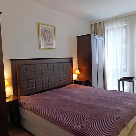 Reina Barcelo Апартамент *